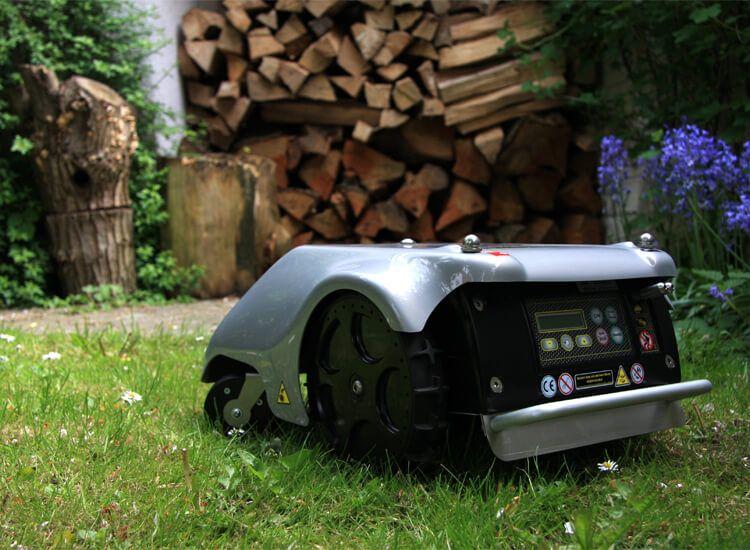 Pensez au robot tondeuse pour faciliter l'entretien de votre pelouse
